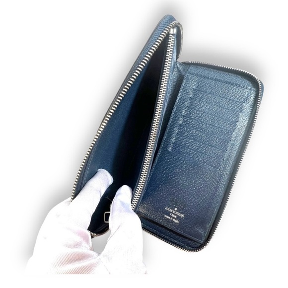 LOUIS VUITTON Navy Blue Credit Card Wallet Brilliant Silver Tone Hardware - Picture 6 of 16